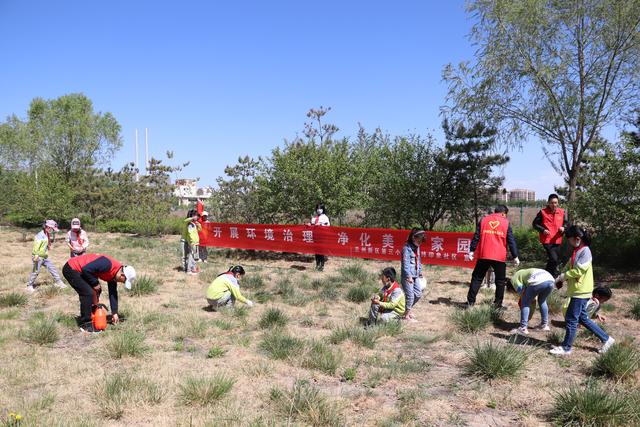 蘭州新區(qū)第三小學開展“小手拉大手·共創(chuàng)文明城”志愿服務活動