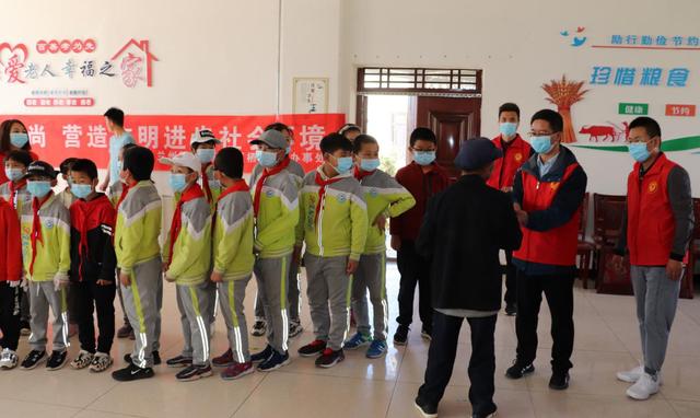蘭州新區(qū)第三小學開展“小手拉大手·共創(chuàng)文明城”志愿服務活動