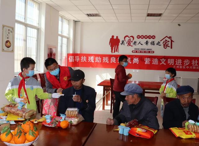 蘭州新區(qū)第三小學開展“小手拉大手·共創(chuàng)文明城”志愿服務活動