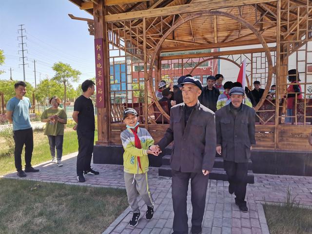 蘭州新區(qū)第三小學開展“小手拉大手·共創(chuàng)文明城”志愿服務活動